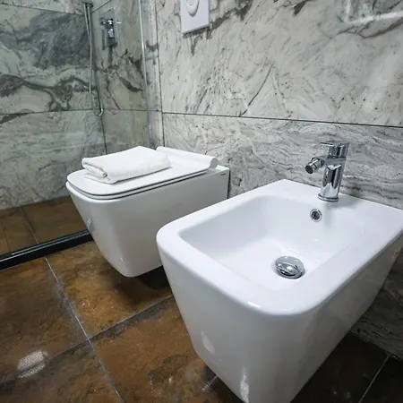 Miku -charming One Bedroom At Komuna E Parisit *