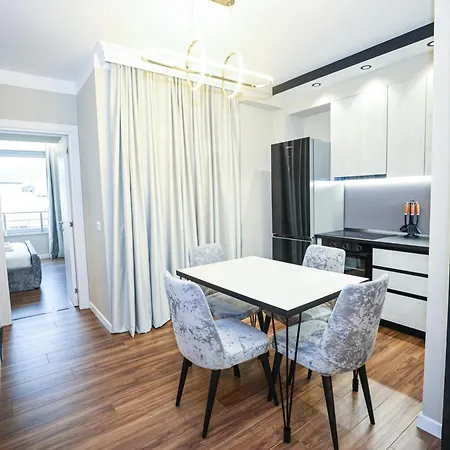 Miku -charming One Bedroom At Komuna E Parisit *