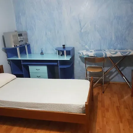 Miku -charming One Bedroom At Komuna E Parisit
