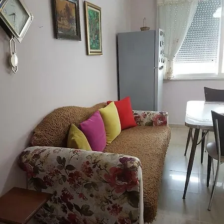 Miku -charming One Bedroom At Komuna E Parisit Apartment
